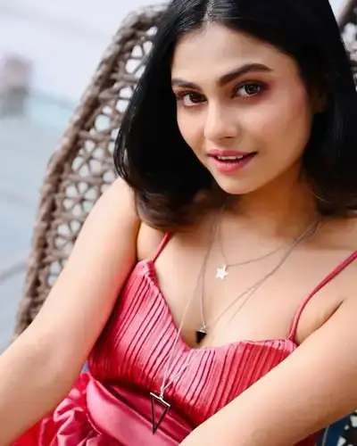Call Girls Service in Sainthia